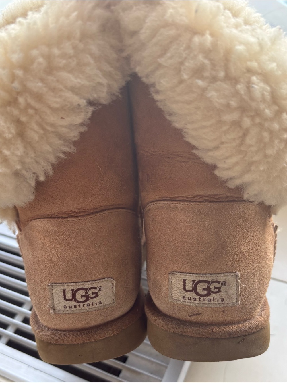 UGG Women's Classic Bailey Button Boots Suede Chestnut Size 7